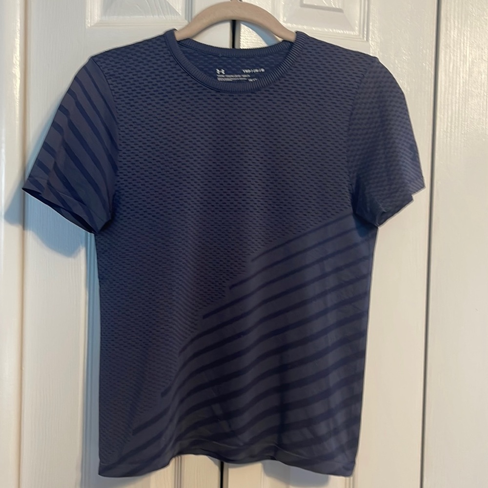 Under Armour short sleeve shirt in blue size youth medium